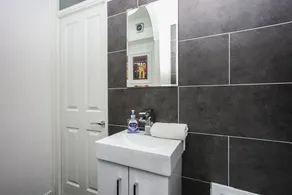 2 Bedroom Flat In Old Street With Private Balcony - Image 4
