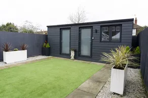 Beautiful 2-bed Studio - Image 3