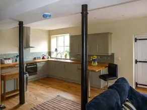 Barn End - Image 5