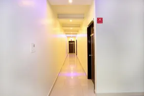 Trumpets Hotel by OYO Rooms - Image 5