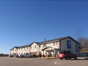 Americas Best Value Inn and Suites Cassville/Roaring River - Image 1