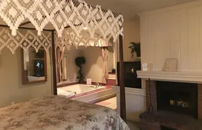 Crescent Lodge and Country Inn - Image 3