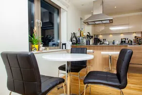 Modern 2 Bedroom Apartment With Amazing View - Image 3