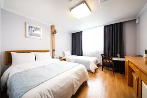 Utopia Hotel - Image 3