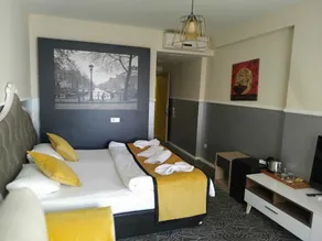 Gold Suite - Image 2