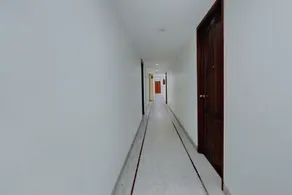 OYO 44203 Sri Manis Residency - Image 4