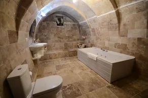 Alexander Cave House - Image 4