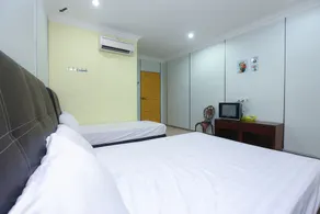 SPOT ON 89857 Azra Inn (Rumah Tumpangan) - Image 2