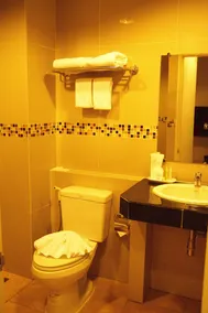 101 Holiday Suite Bangkok - Image 5