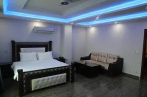 Pool And Park Hotel - Image 4
