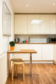 Luxury Morningside Cottage With Patio - Image 2
