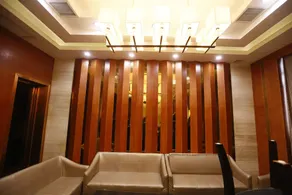 Royal Hotel - Image 4