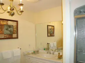 In Elegance Bed and Breakfast - Image 2