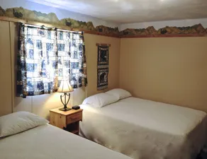 Foothills Lodge and Cabins - Image 4