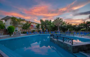 SPLASH POOL BAR - Image 5
