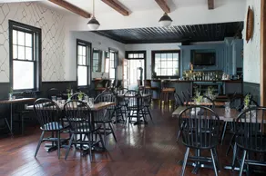 Vanderbilt Lakeside Bar Room & Guesthouse - Image 4