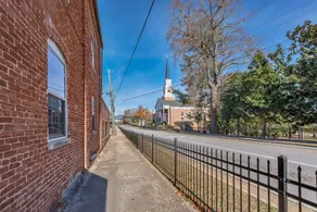 The Holly House In Downtown Demorest 2 Bedroom Home by Redawning - Image 3