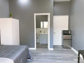 Cozy Private Entrance and  Bath - Image 5