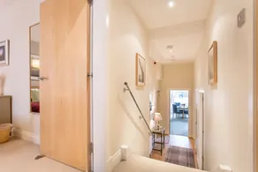 SCSE Modern Apartment - Image 2