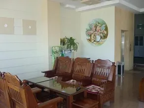 Waikiki Hotel - Image 2