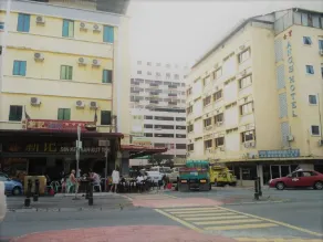 Ang's Hotel - Image 3