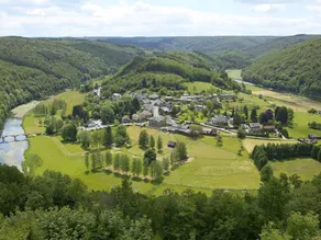 Calm Holiday Home with Garden in Bièvre - Image 3