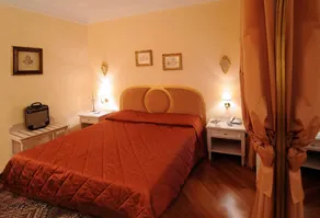 Daniel's - Image 3