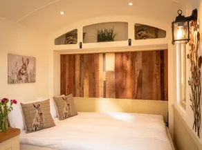 Hillside View Shepherds Hut - Image 3