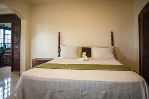 Clarridge Hall Guesthouse - Image 3