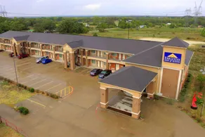 Executive Inn & Suites Jewett - Image 3