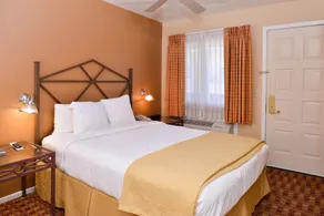 Red Lion Inn & Suites Cathedral City Palm Springs - Image 3