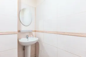 Wisma Lux Barkah by OYO Rooms - Image 2