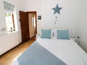 Fox Cottage - Image 2