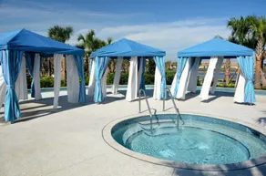 Villa adaptée aux familles avec piscine privée et jacuzzi | Vue lac - Image 2