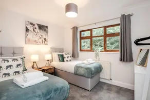 Maidenhead  Pet Friendly  4 Bed House - Image 5
