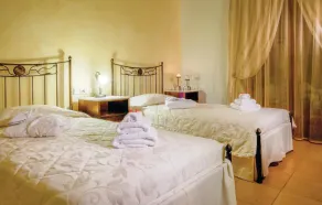 Stunning Home in Houdetsi,heraklio With 6 Bedrooms, Internet and Outdoor Swimming Pool - Image 5