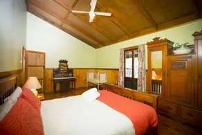 Red Tractor Retreat - Image 2