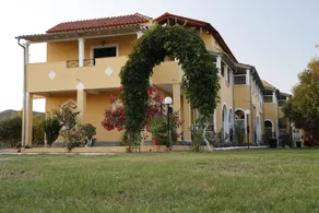 Studio in Corfou, With Pool Access, Balcony and Wifi - Image 5