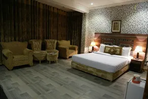 Safari Hotel Mall Road - Image 4
