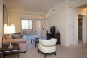 Sunshine Suites at 616 St. Paul - Image 3