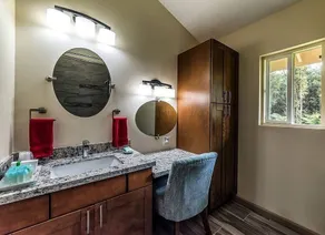 Tropical Island Paradise 2 Bedroom Home by Redawning - Image 3