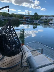 Un Moment Suspendu Pour Couple : Houseboat « Trampoline sur Leau » - Image 5