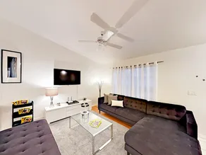Lakefront 3br W/ Screened Patio 3 Bedroom Home - Image 2