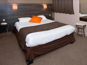 Garden Hotel - Image 2