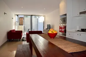 Tranquil 1 Bedroom Apartment With Sunny Courtyard - Image 5