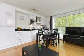 Tower Bridge Apartments - Image 2