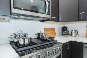 Modern Colonial 3BR/2BA House | 5m to DC & DCA, by CozySuites - Image 4
