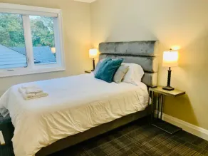 Professional Three Bedroom Condo Suite - Image 4