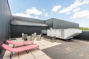 Spacious 2Br Dundurn Loft Rooftop Terrace Parking Gym - Image 2
