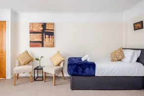 MPL Apartments - Woodside House by Harry Potter Studios - Image 2
